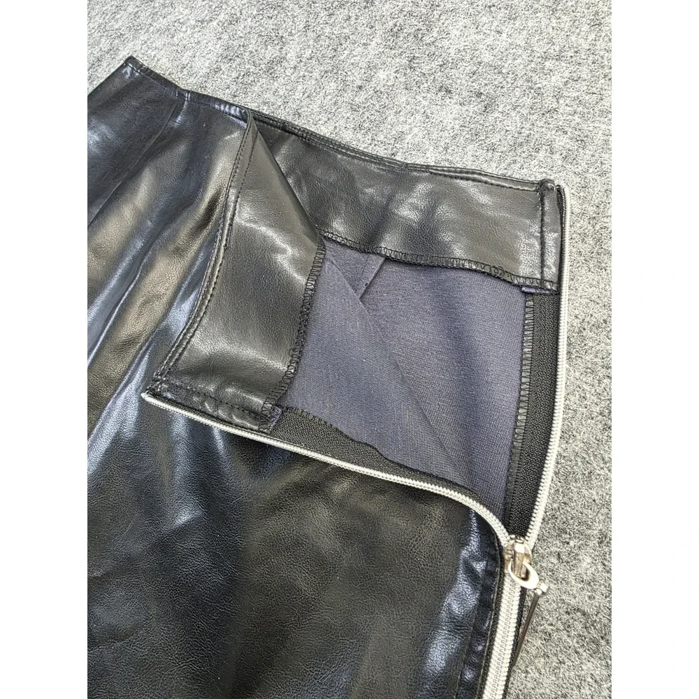 XOXO Black Faux Leather Mini‎ Skirt Solid Short Side Zip Women's Size 9
